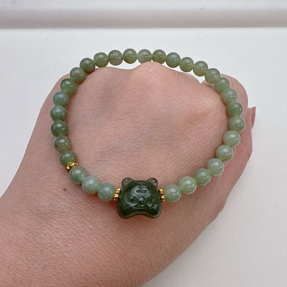 Rosee Jewelry - GB45 Handmade Jade Stretchable Bracelet with Carved Tiger Charm